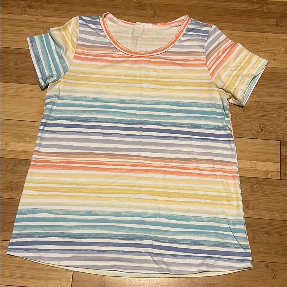 💛 Striped shirt
